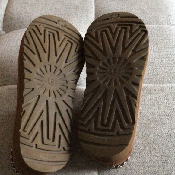 UGG Tasman Chestnut Suede Slip-Ons
Sz 9 - Picture 6 of 12